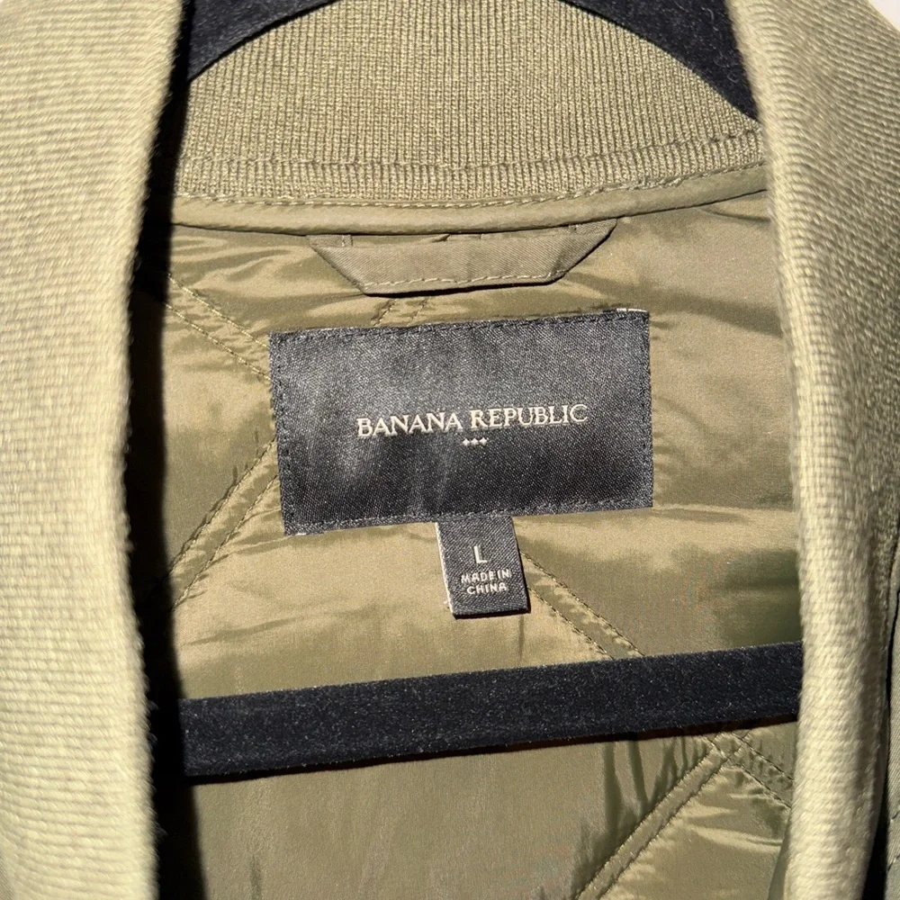 Women’s boxy cropped Quilted Jacket - Olive Green - Picture 5 of 6